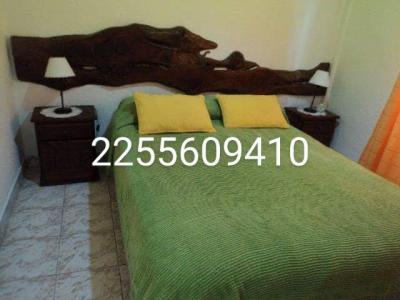 Casa en alquiler en Villa Gesell. 5 ambientes, 2 baños y capacidad de 6 a 8 personas. 