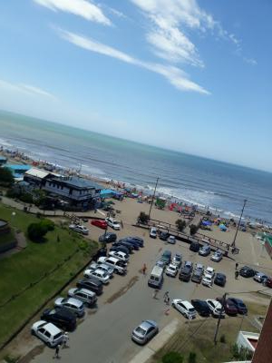 Departamento en alquiler en Villa Gesell. 2 ambientes, 1 baño y capacidad de 1 a 5 personas. 