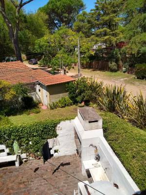 Casa en alquiler en Villa Gesell. 3 ambientes, 2 baños y capacidad de 1 a 6 personas. 