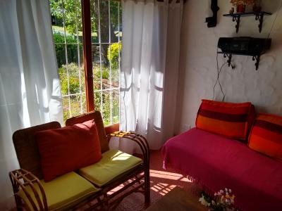 Casa en alquiler en Villa Gesell. 3 ambientes, 2 baños y capacidad de 1 a 6 personas. 
