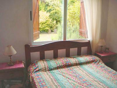 Casa en alquiler en Villa Gesell. 4 ambientes, 2 ba&ntilde;os y capacidad de 4 a 8 personas.  Zona Norte