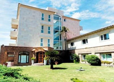 Apart Hotel en alquiler en Villa Gesell. 2 ambientes, 1 ba&ntilde;o y capacidad de 1 a 23 personas.  Zona Sur