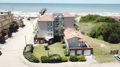 Apart Hotel en alquiler en Villa Gesell. 2 ambientes, 1 ba&ntilde;o y capacidad de 1 a 23 personas.  Zona Sur