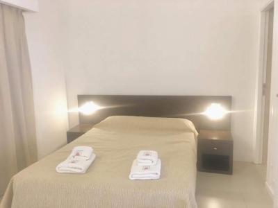 Apart Hotel en alquiler en Villa Gesell. 2 ambientes, 1 ba&ntilde;o y capacidad de 1 a 23 personas.  Zona Sur