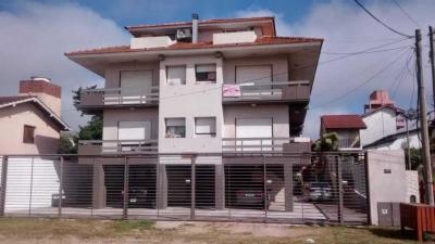 Departamento en alquiler en Villa Gesell. 3 ambientes, 1 baño y capacidad de 4 a 6 personas. A 50 m de la playa