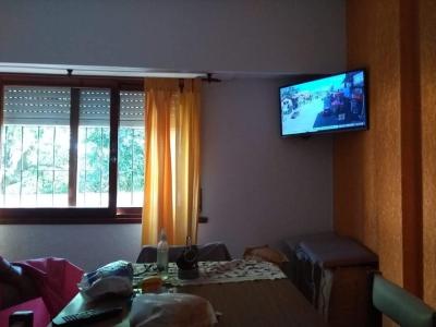 Departamento en alquiler en Villa Gesell. 3 ambientes, 1 baño y capacidad de 4 a 6 personas. A 50 m de la playa