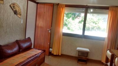 Departamento en alquiler en Villa Gesell. 3 ambientes, 1 baño y capacidad de 4 a 6 personas. A 50 m de la playa