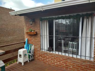 Complejo de Duplex en alquiler en Villa Gesell. 2 ambientes, 1 ba&ntilde;o y capacidad de 4 a 7 personas.  Zona Sur