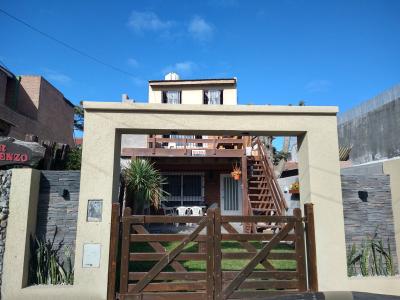 Complejo de Duplex en alquiler en Villa Gesell. 2 ambientes, 1 ba&ntilde;o y capacidad de 4 a 7 personas.  Zona Sur