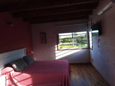 Complejo de Cabañas en alquiler en Villa Gesell. 2 ambientes, 1 baño y capacidad de 2 a 4 personas. A 200 m de la playa