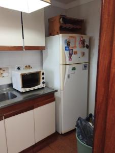Departamento en alquiler en Villa Gesell. 3 ambientes, 1 baño y capacidad de 1 a 4 personas. A menos de 50 m de la playa