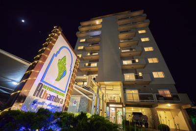 Complejo de Dptos en alquiler en Villa Gesell. 2 ambientes, 1 baño y capacidad de 3 a 5 personas. A 100 m de la playa