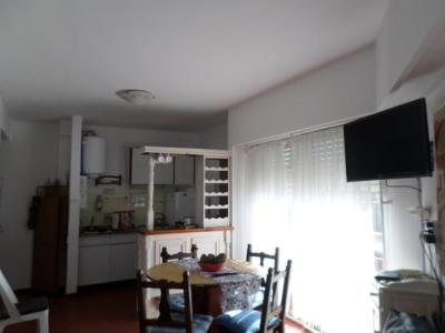 Departamentos en alquiler en Villa Gesell. 2 ambientes, 1 baño y capacidad de 1 a 4 personas. A 50 m de la playa