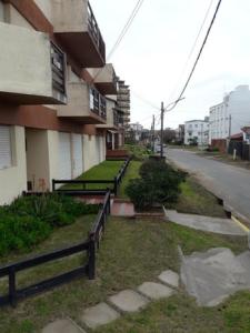 Departamentos en alquiler en Villa Gesell. 2 ambientes, 1 baño y capacidad de 1 a 4 personas. A 50 m de la playa