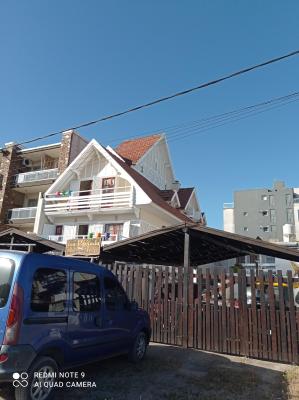 Departamento en alquiler en Villa Gesell. 3 ambientes, 2 baños y capacidad de 1 a 6 personas. 