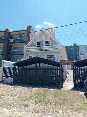 Departamento en alquiler en Villa Gesell. 3 ambientes, 2 baños y capacidad de 1 a 6 personas. 
