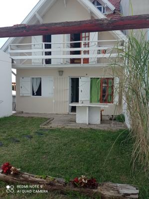 Departamento en alquiler en Villa Gesell. 3 ambientes, 2 baños y capacidad de 1 a 6 personas. 