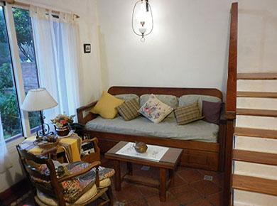 Casa en alquiler en Villa Gesell. 5 ambientes, 2 baños y capacidad de 5 a 8 personas. 