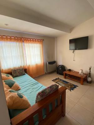 Departamento en alquiler en Villa Gesell. 2 ambientes, 1 baño y capacidad de 1 a 4 personas. 