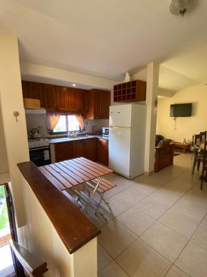 Departamento en alquiler en Villa Gesell. 2 ambientes, 1 baño y capacidad de 1 a 4 personas. 