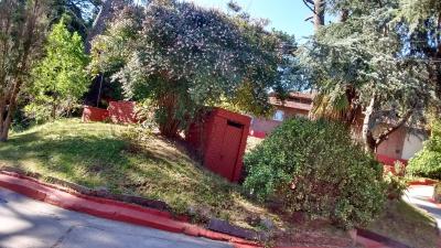 Complejo de Cabañas en alquiler en Villa Gesell. 1 ambientes, 2 baños y capacidad de 2 a 8 personas. 
