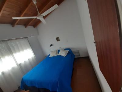 Complejo de Cabañas en alquiler en Villa Gesell. 1 ambientes, 2 baños y capacidad de 2 a 8 personas. 