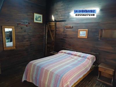 Casa en alquiler en Villa Gesell. 3 ambientes, 2 baños y capacidad de 2 a 6 personas. 