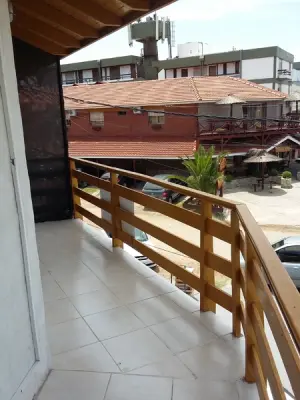 Departamento en alquiler en Villa Gesell. 2 ambientes, 1 baño y capacidad de 1 a 4 personas. 