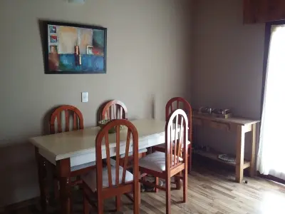 Departamento en alquiler en Villa Gesell. 2 ambientes, 1 baño y capacidad de 1 a 4 personas. 
