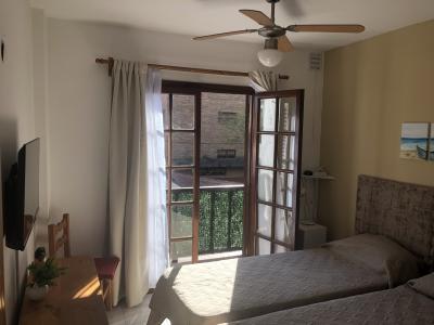 Departamento en alquiler en Villa Gesell. 3 ambientes, 1 baño y capacidad de 2 a 5 personas. 