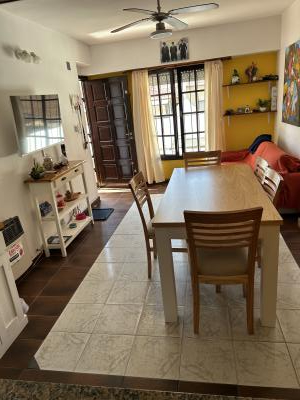Departamento en alquiler en Villa Gesell. 3 ambientes, 1 baño y capacidad de 2 a 5 personas. 