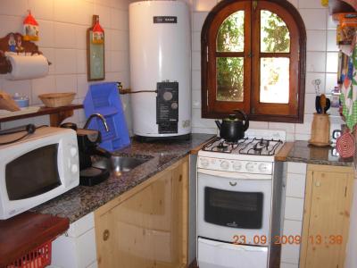 Casa en alquiler en Villa Gesell. 4 ambientes, 2 baños y capacidad de 1 a 6 personas. 