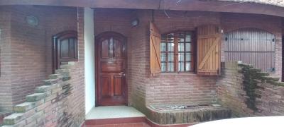 Duplex en alquiler en Villa Gesell. 4 ambientes, 2 baños y capacidad de 1 a 6 personas. 