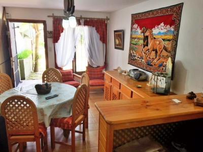 Duplex en alquiler en Villa Gesell. 3 ambientes, 2 baños y capacidad de 2 a 5 personas. 