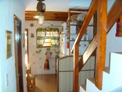 Duplex en alquiler en Villa Gesell. 3 ambientes, 2 baños y capacidad de 2 a 5 personas. 