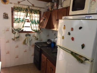 Duplex en alquiler en Villa Gesell. 3 ambientes, 2 baños y capacidad de 2 a 5 personas. 