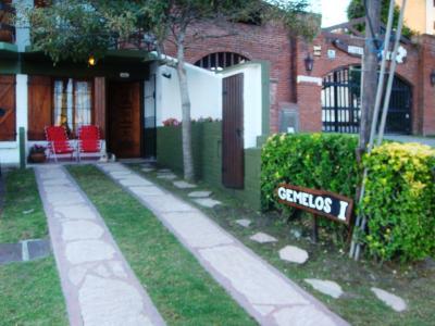 Duplex en alquiler en Villa Gesell. 3 ambientes, 2 baños y capacidad de 2 a 5 personas. 