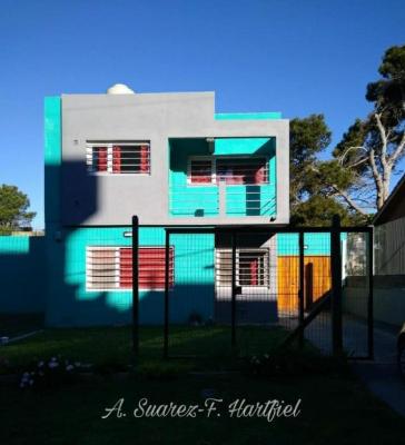 Casa en alquiler en Villa Gesell. 3 ambientes, 2 baños y capacidad de 1 a 5 personas. 