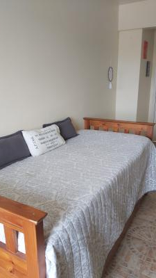 Departamento en alquiler en Villa Gesell. 2 ambientes, 1 baño y capacidad de 1 a 3 personas. 