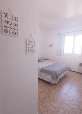 Departamento en alquiler en Villa Gesell. 2 ambientes, 1 baño y capacidad de 1 a 3 personas. 