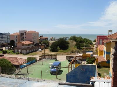 Departamento en alquiler en Villa Gesell. 4 ambientes, 2 baños y capacidad de 1 a 7 personas. 