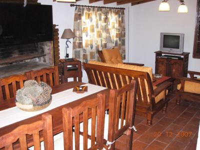 Departamento en alquiler en Villa Gesell. 4 ambientes, 2 baños y capacidad de 1 a 7 personas. 