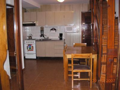 Departamento en alquiler en Villa Gesell. 4 ambientes, 2 baños y capacidad de 1 a 7 personas. 