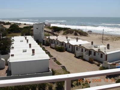 Departamento en alquiler en Villa Gesell. 3 ambientes, 4 baños y capacidad de 1 a 5 personas. 