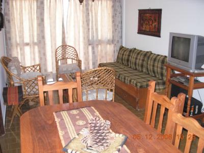 Departamento en alquiler en Villa Gesell. 3 ambientes, 4 baños y capacidad de 1 a 5 personas. 