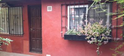 Departamento en alquiler en Villa Gesell. 3 ambientes, 1 baño y capacidad de 1 a 4 personas. 