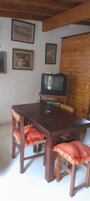 Departamento en alquiler en Villa Gesell. 3 ambientes, 1 baño y capacidad de 1 a 4 personas. 
