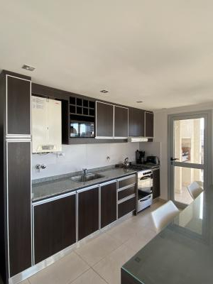Complejo de Dptos en alquiler en Villa Gesell. 3 ambientes, 1 baño y capacidad de 1 a 4 personas. 