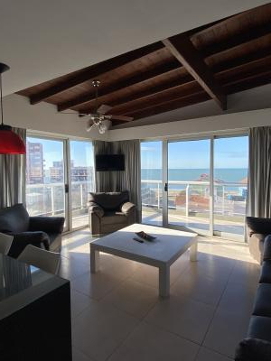 Complejo de Dptos en alquiler en Villa Gesell. 3 ambientes, 1 baño y capacidad de 1 a 4 personas. 