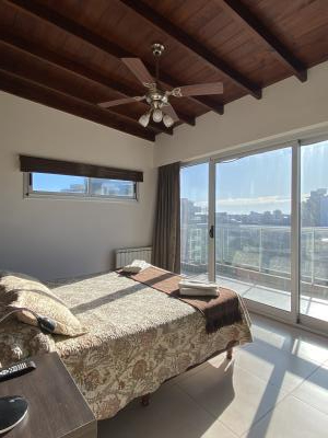 Complejo de Dptos en alquiler en Villa Gesell. 3 ambientes, 1 baño y capacidad de 1 a 4 personas. 